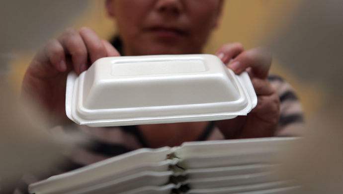 解决“白色垃圾” 亟须补齐政策“漏洞”