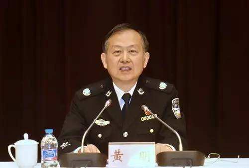 对长江跨地域处置垃圾案件要坚决摧毁犯罪网络